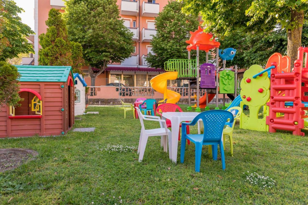 Hotel Apollo Римини Экстерьер фото