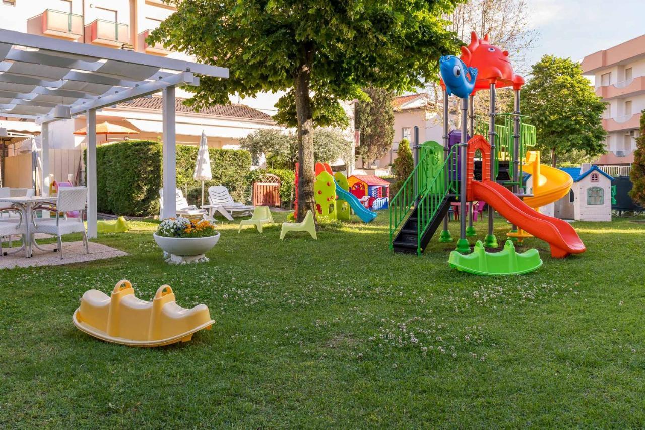 Hotel Apollo Римини Экстерьер фото
