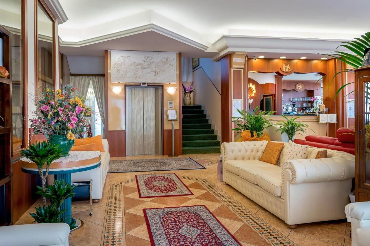 Hotel Apollo Римини Экстерьер фото