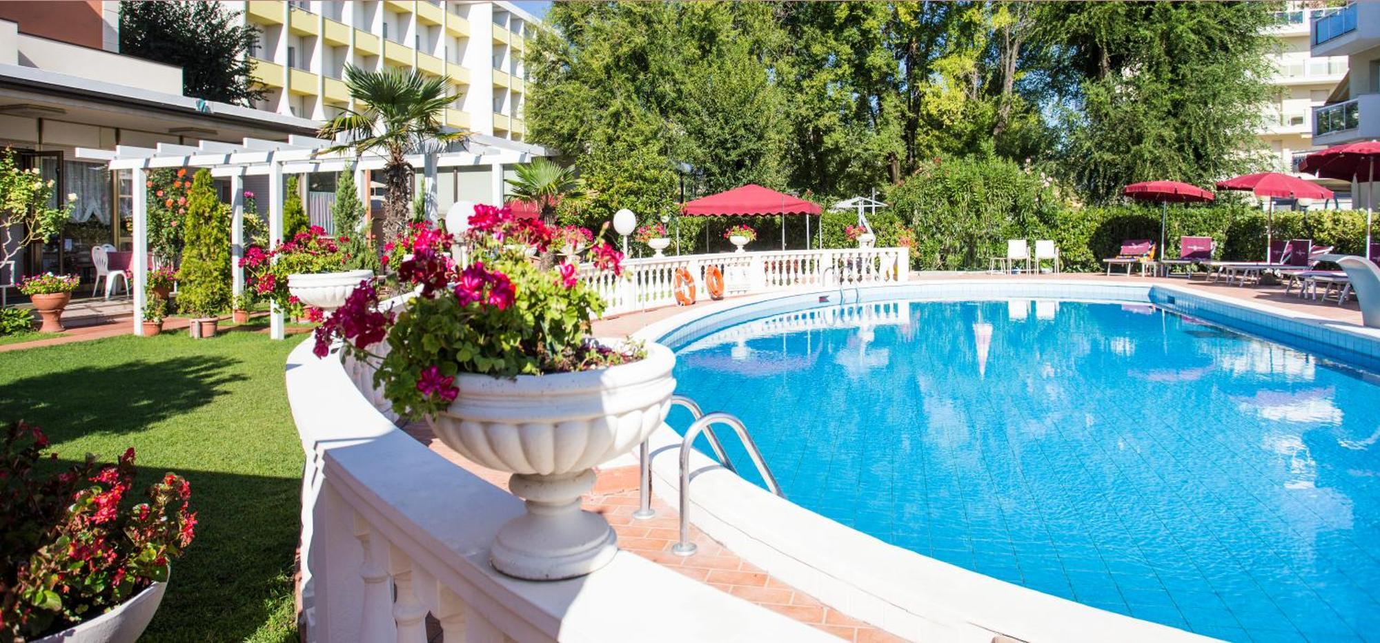 Hotel Apollo Римини Экстерьер фото